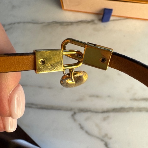 Louis Vuitton - Crazy in Lock Heart Bracelet - Picture 12 of 12